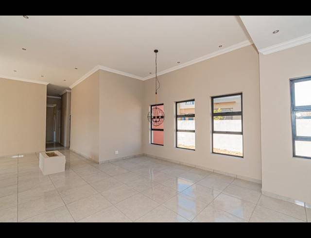 3 BEDROOM PROPERTY TO RENT IN COPPERLEAF ESTATE